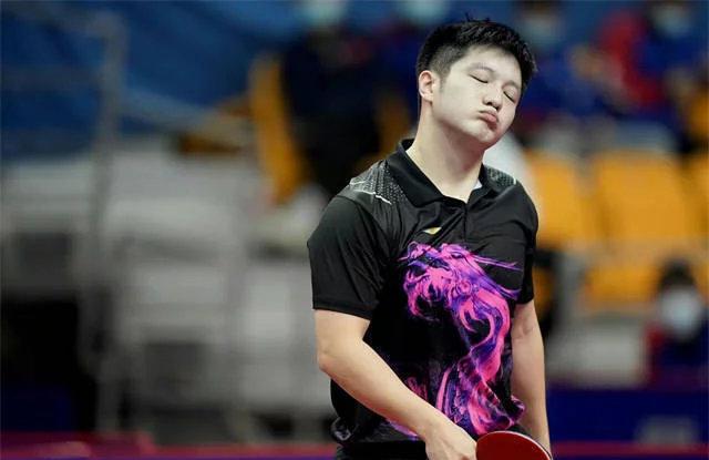 显得略有不 显得略有不